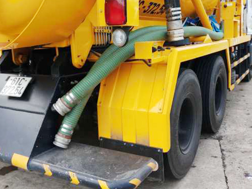 Septic tank pumping service