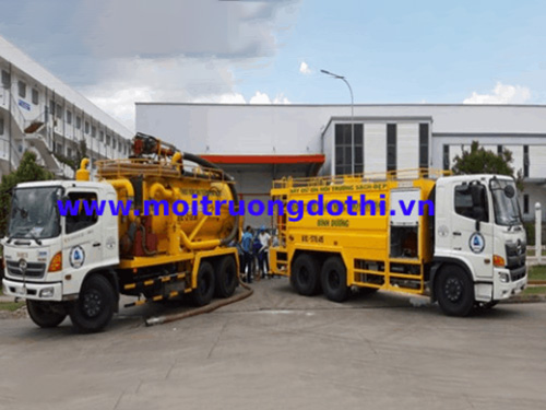 Manhole dredging service